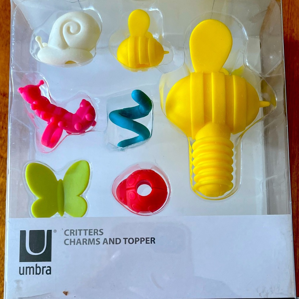 UNBRA Critter Wine Bottle Topper & Charms. 7 pieces. New in box. Bumblebee🐝